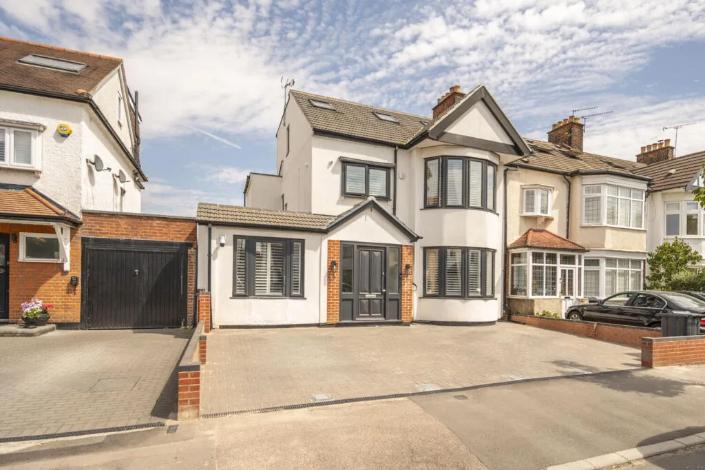 4 bedroom semi-detached house for rent