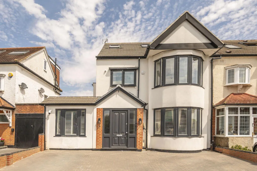 4 bedroom semi-detached house for rent