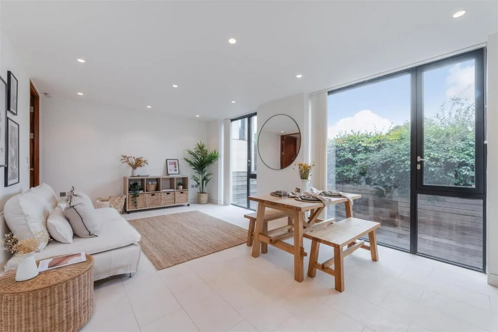 2 bedroom flat for rent