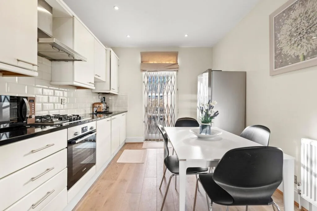 3 bedroom maisonette for rent