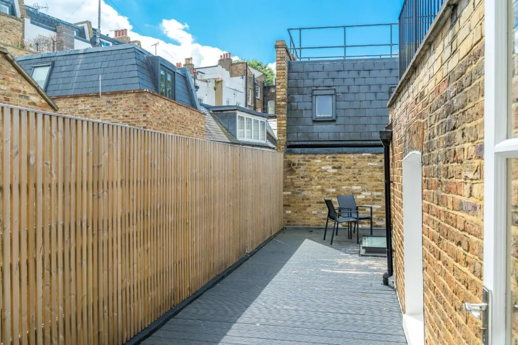 3 bedroom maisonette for rent
