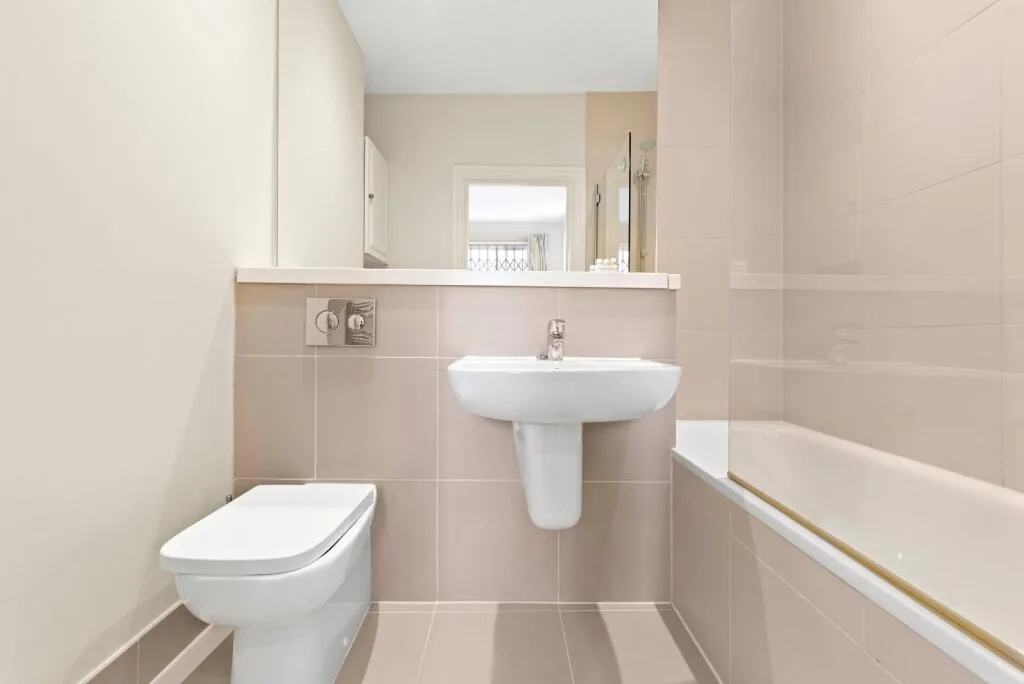 3 bedroom maisonette for rent