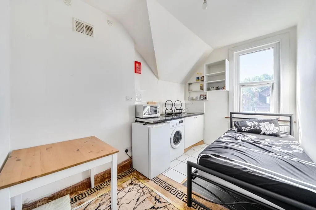 Studio flat for rent