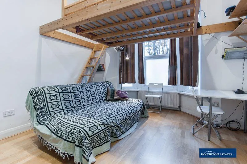 Studio flat for rent