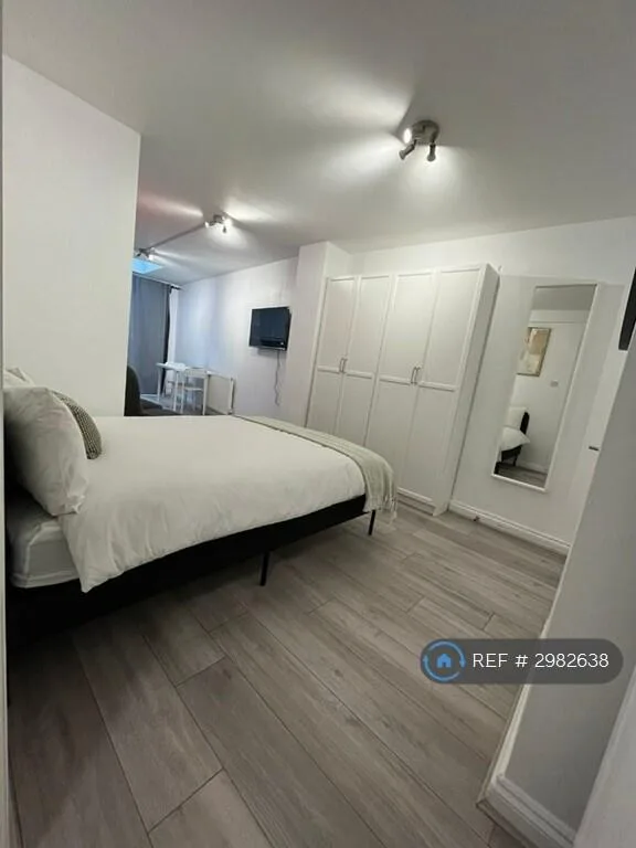 Studio flat for rent