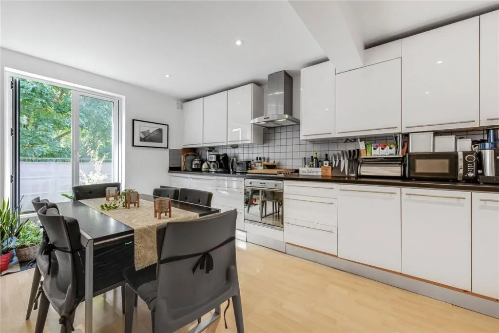 3 bedroom flat for rent