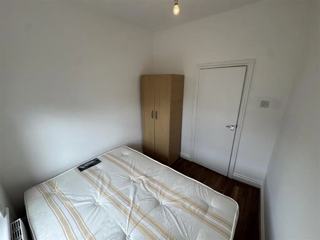 3 bedroom end of terrace house for rent