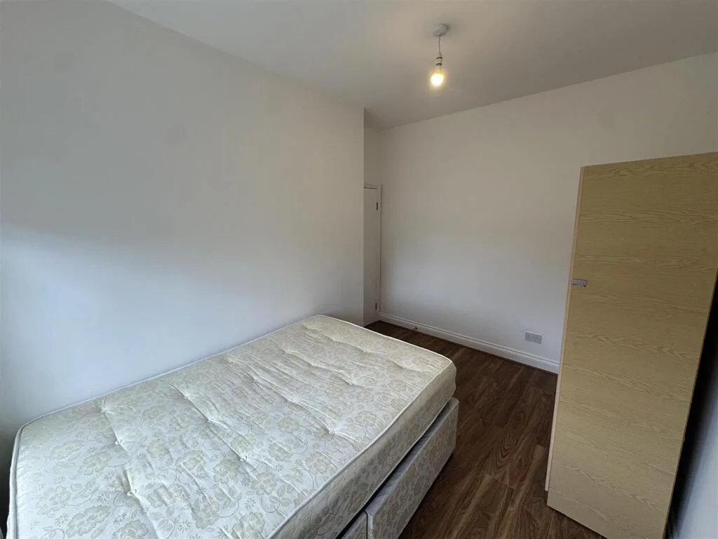 3 bedroom end of terrace house for rent