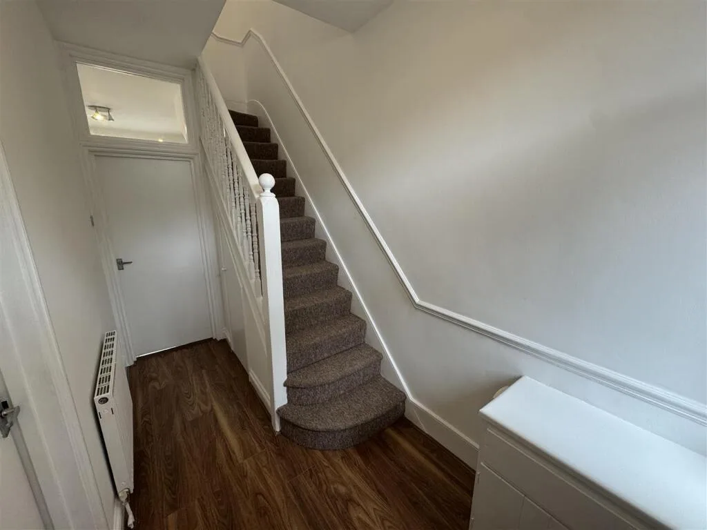3 bedroom end of terrace house for rent