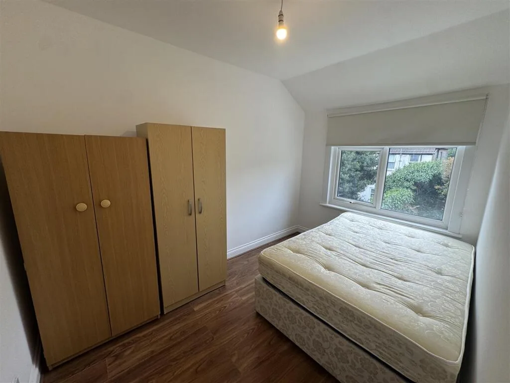 3 bedroom end of terrace house for rent