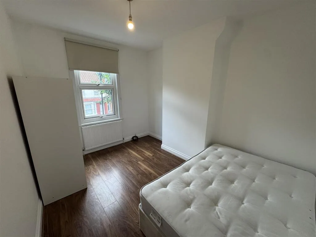 3 bedroom end of terrace house for rent