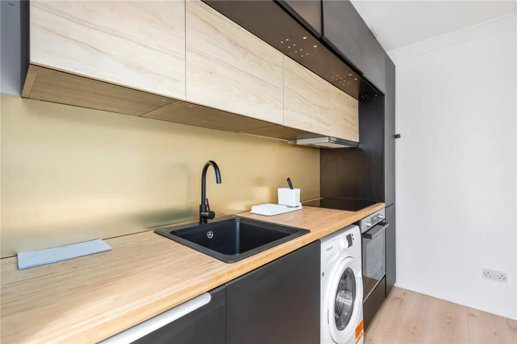 2 bedroom penthouse for rent