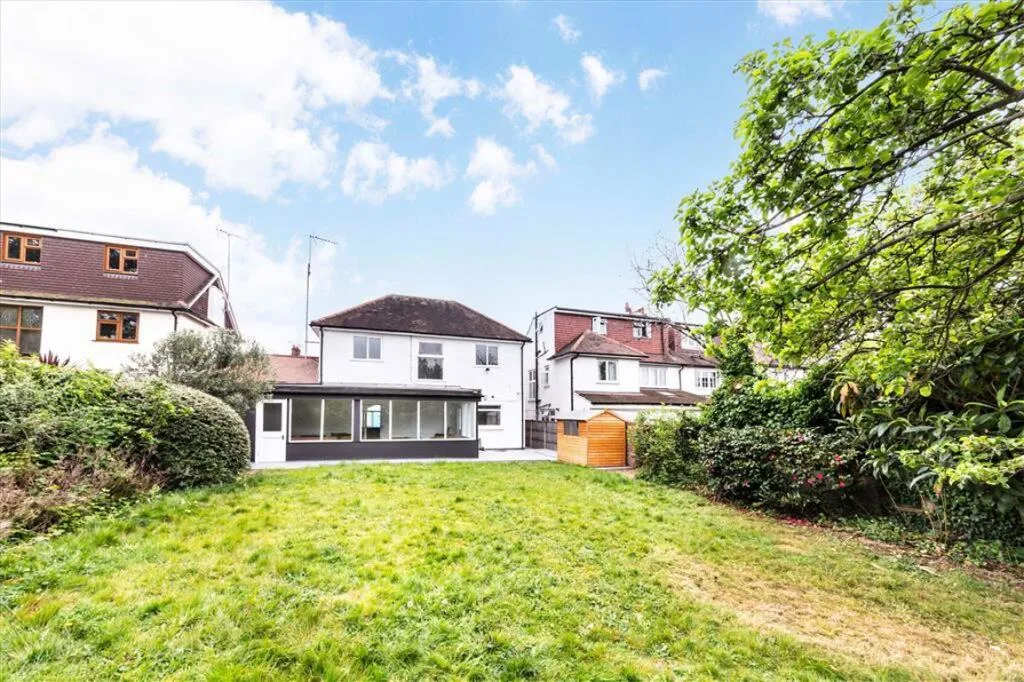 5 bedroom end of terrace house for rent