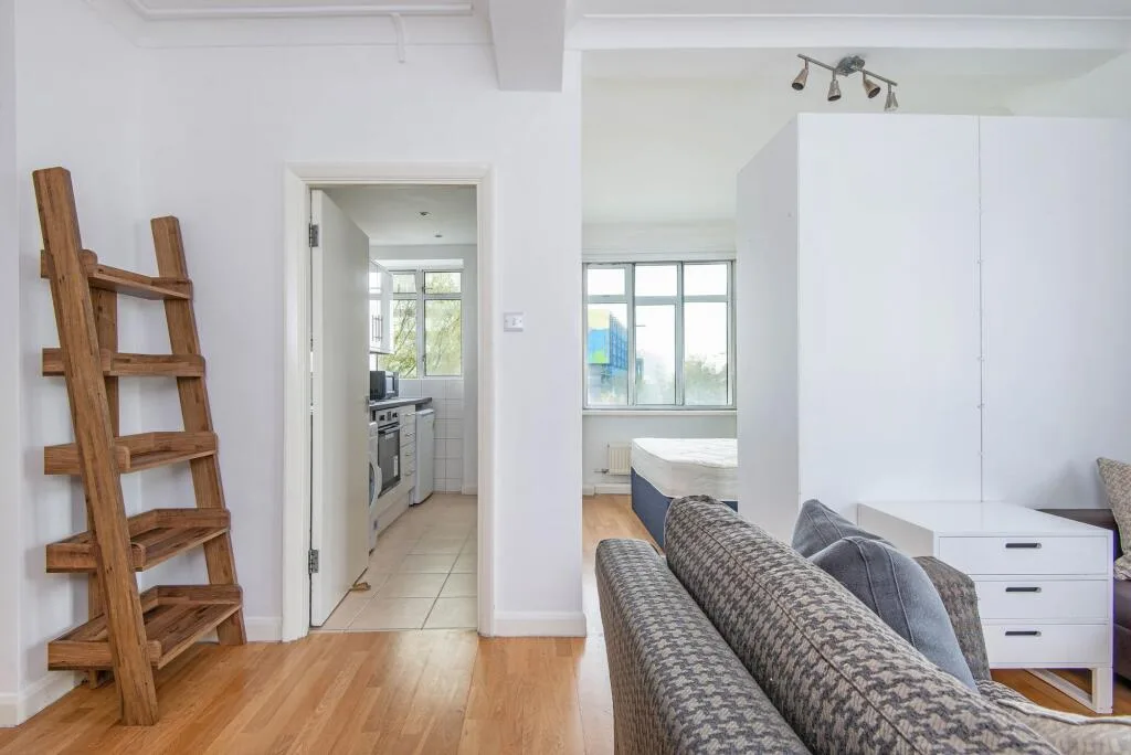 Studio flat for rent