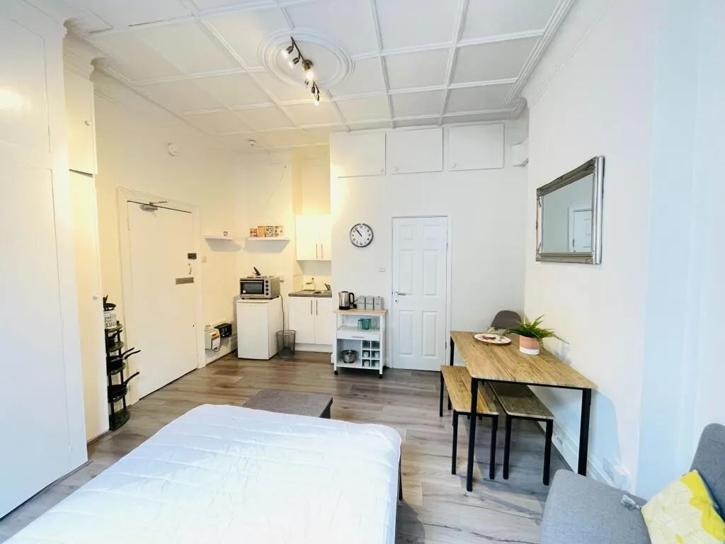 Studio flat for rent
