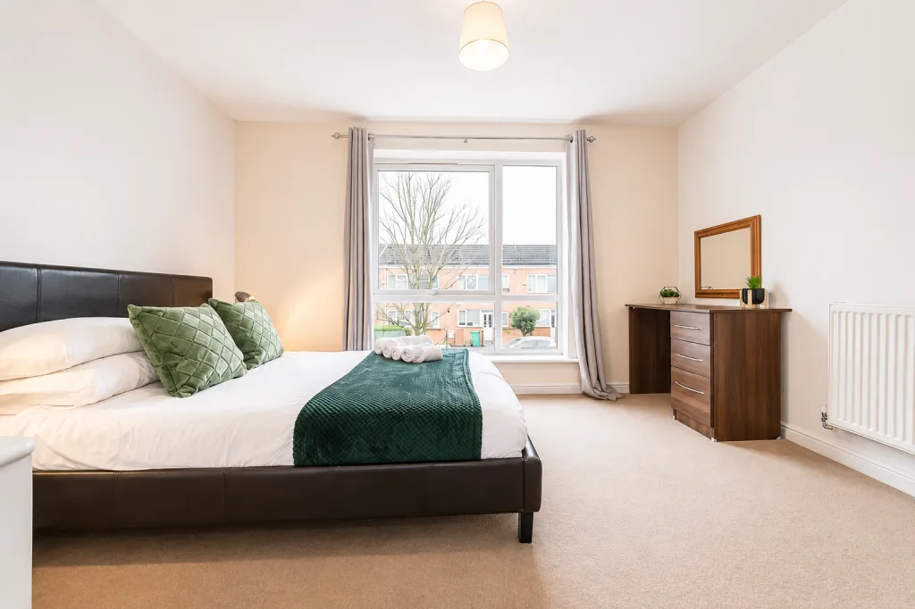 4 bedroom end of terrace house for rent