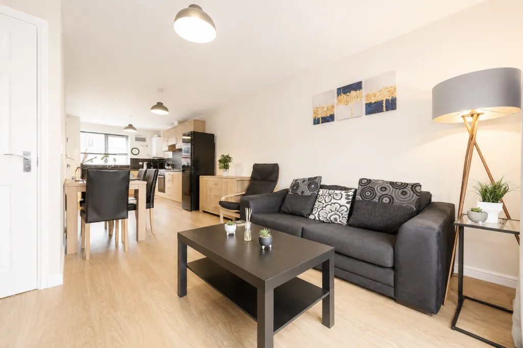 4 bedroom end of terrace house for rent