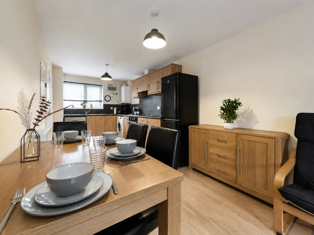 4 bedroom end of terrace house for rent
