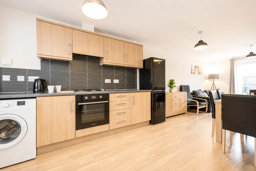 4 bedroom end of terrace house for rent