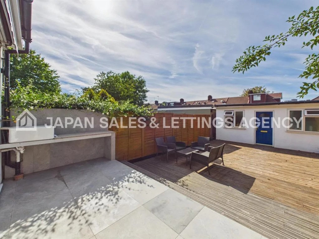 3 bedroom flat for rent