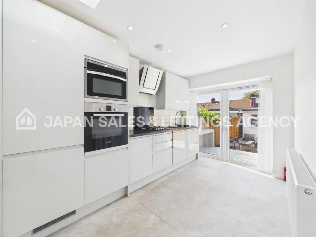 3 bedroom flat for rent