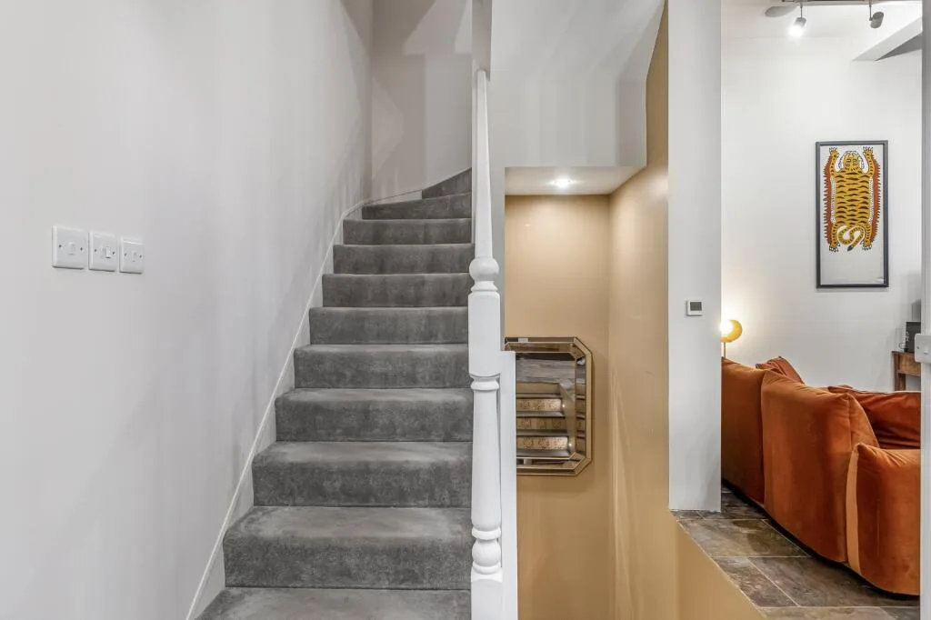 5 bedroom terraced house for rent