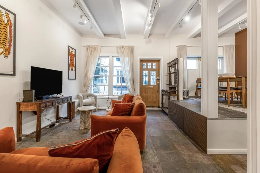 5 bedroom terraced house for rent