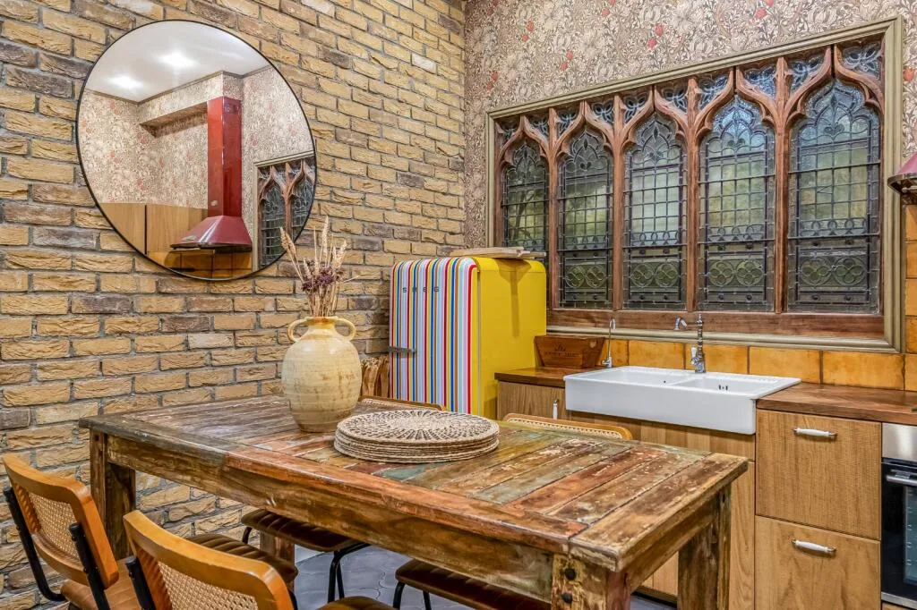 5 bedroom terraced house for rent