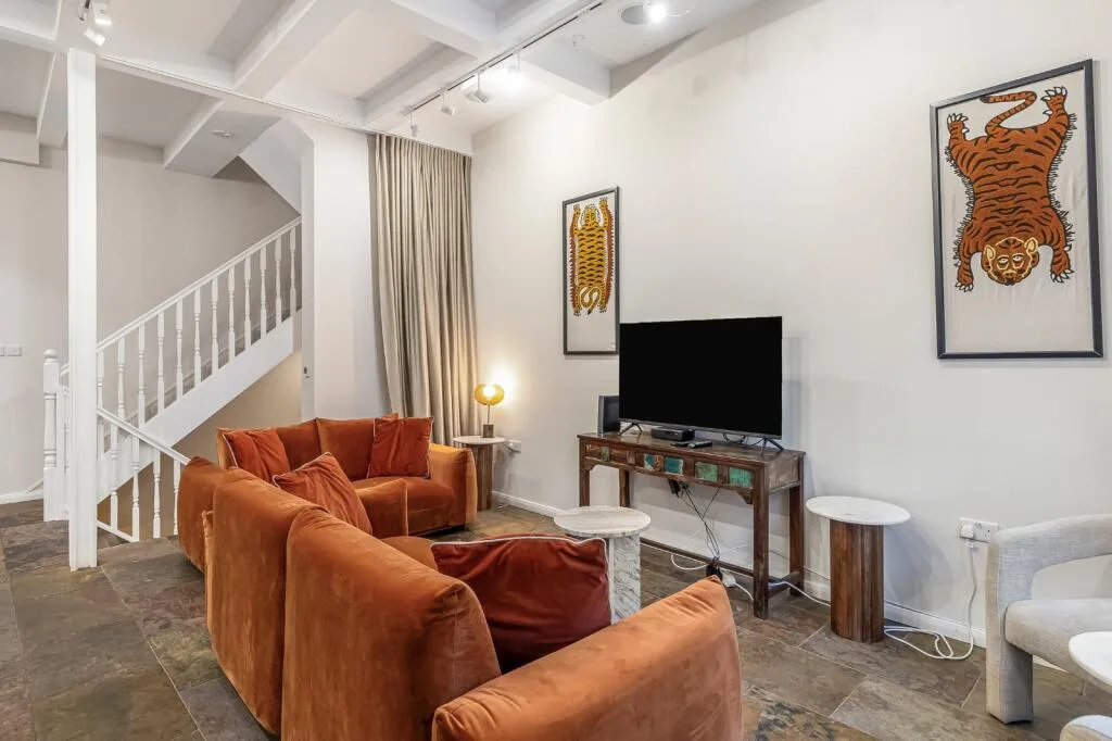5 bedroom terraced house for rent