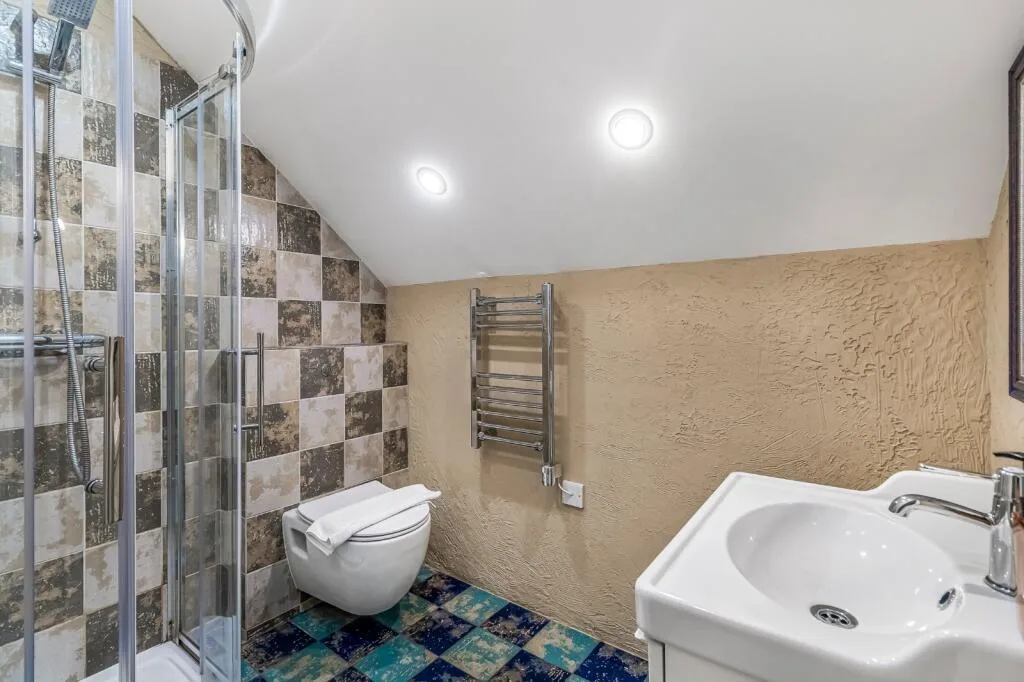 5 bedroom terraced house for rent