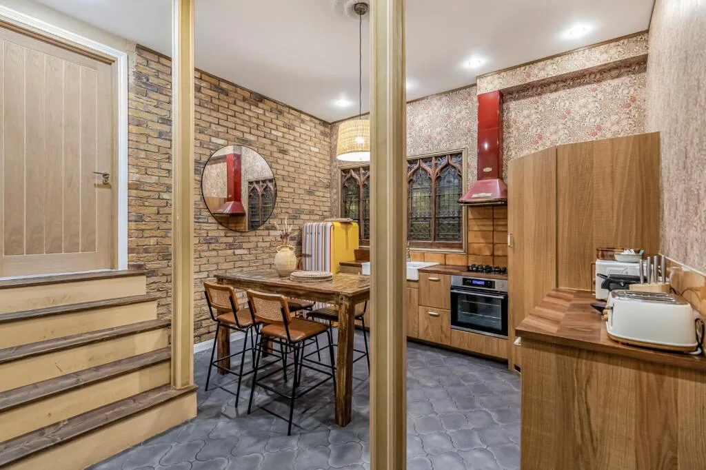 5 bedroom terraced house for rent