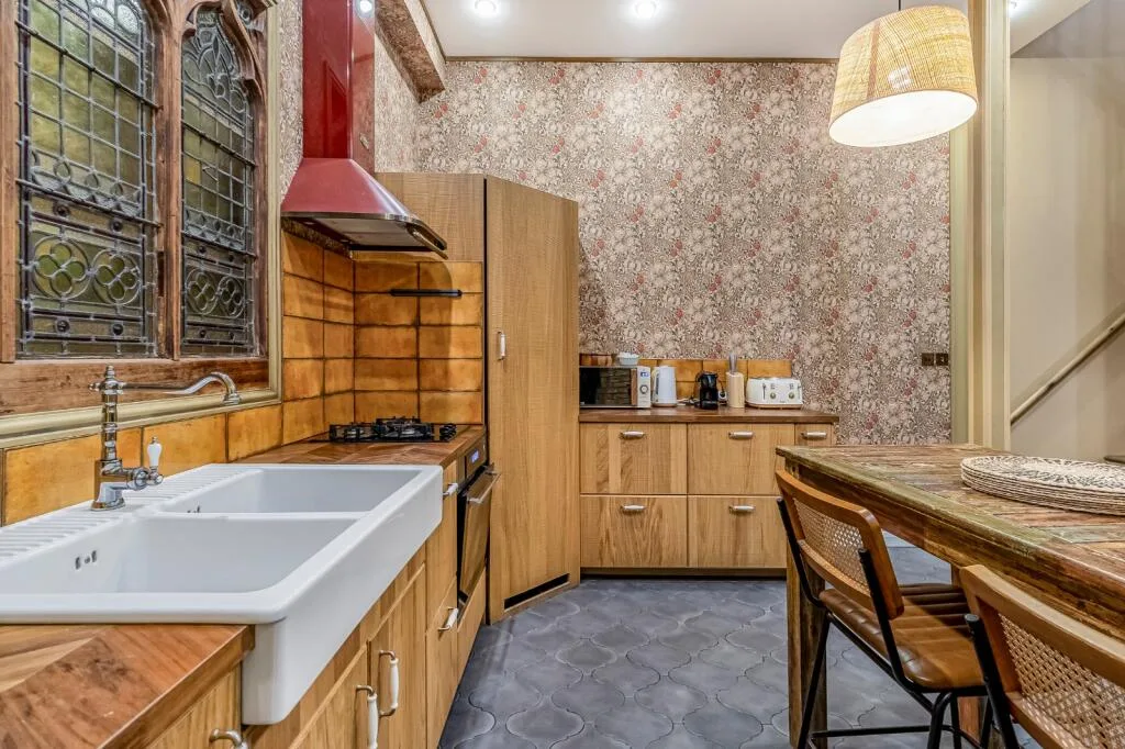 5 bedroom terraced house for rent