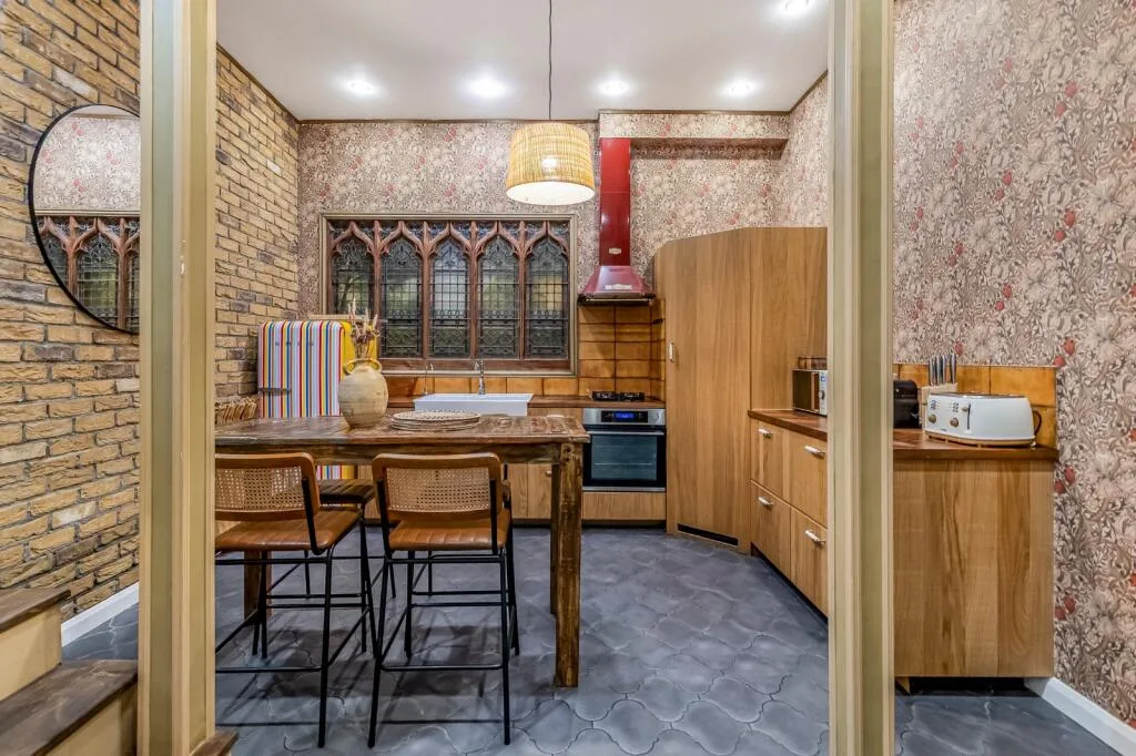 5 bedroom terraced house for rent