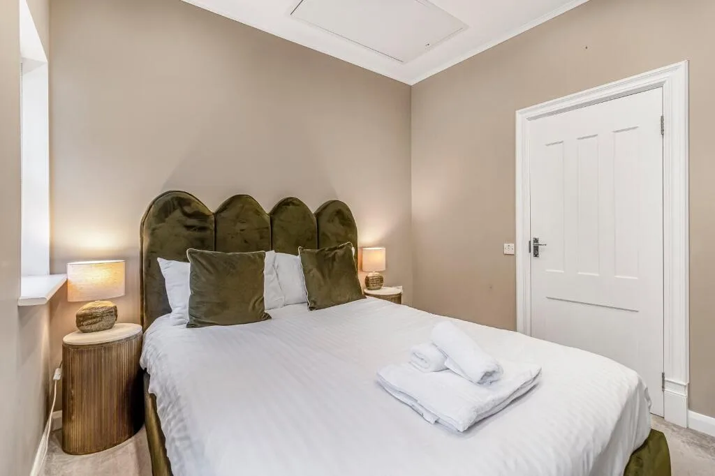 5 bedroom terraced house for rent