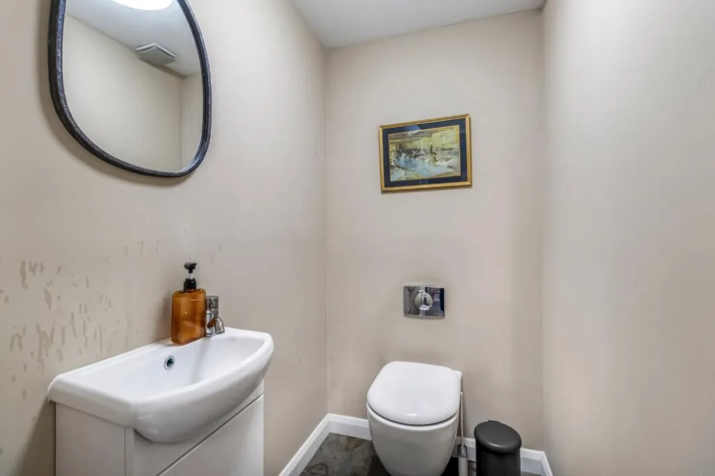 5 bedroom terraced house for rent