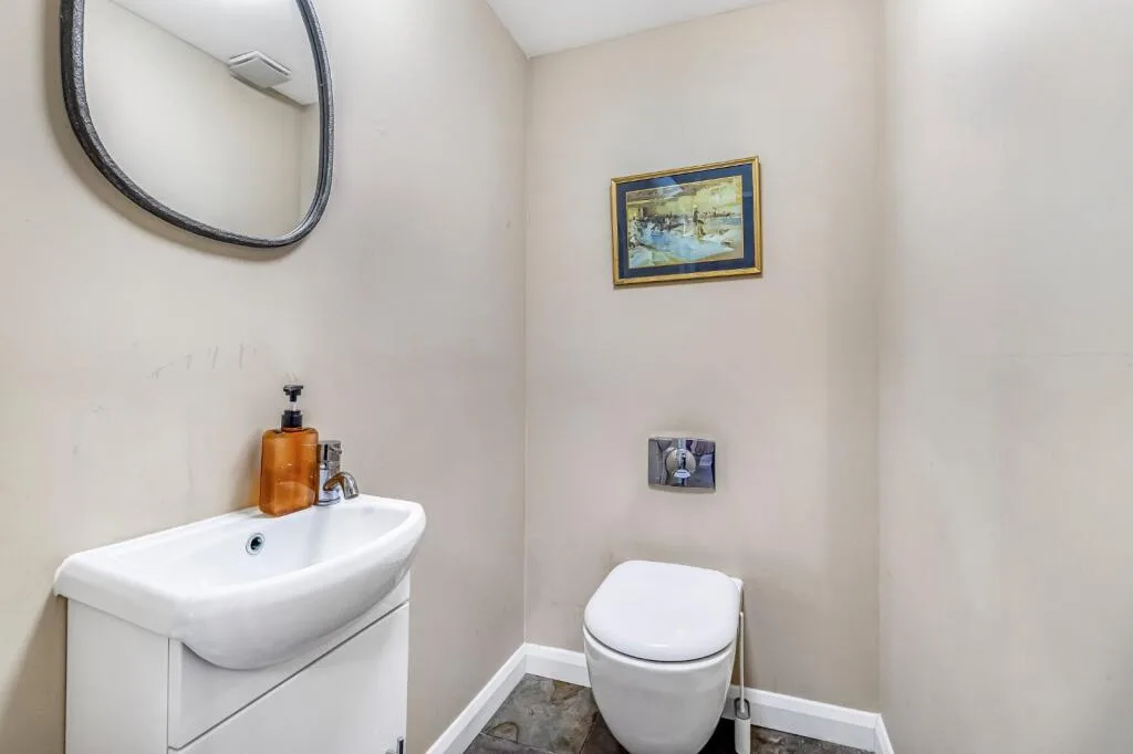5 bedroom terraced house for rent