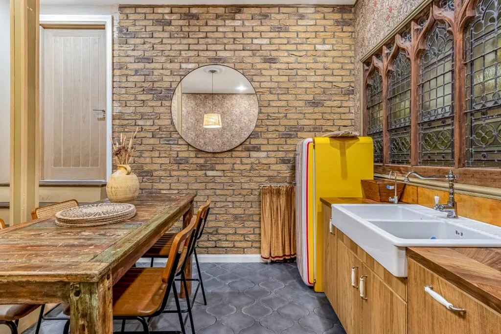5 bedroom terraced house for rent