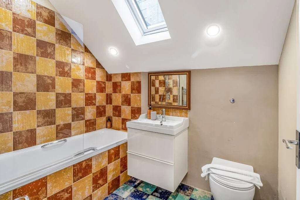 5 bedroom terraced house for rent