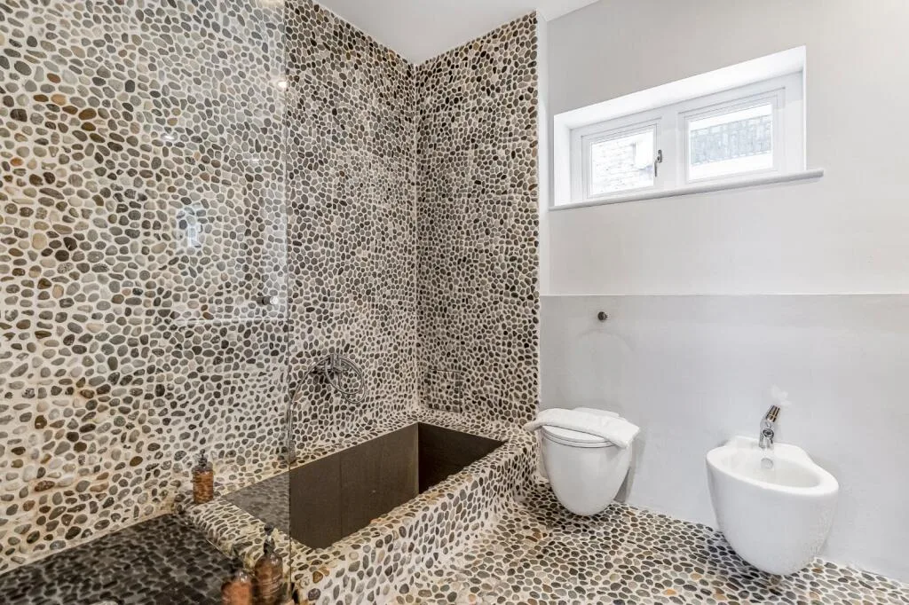 5 bedroom terraced house for rent