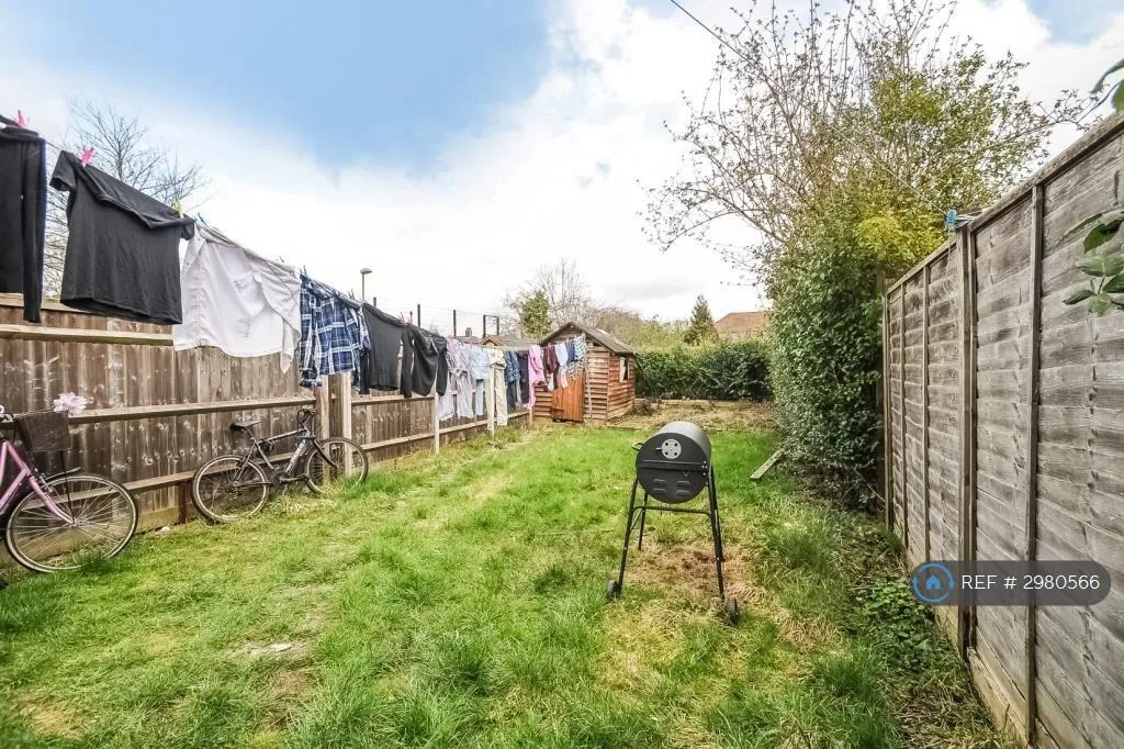 5 bedroom semi-detached house for rent