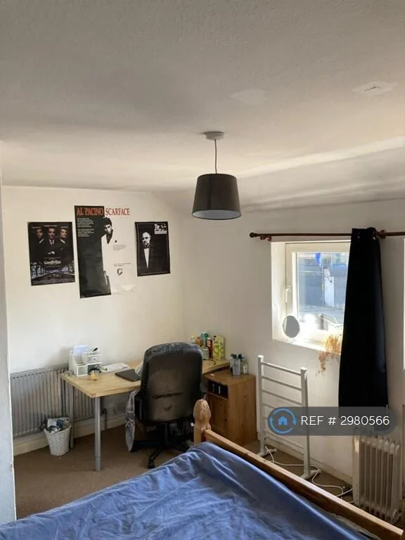 5 bedroom semi-detached house for rent