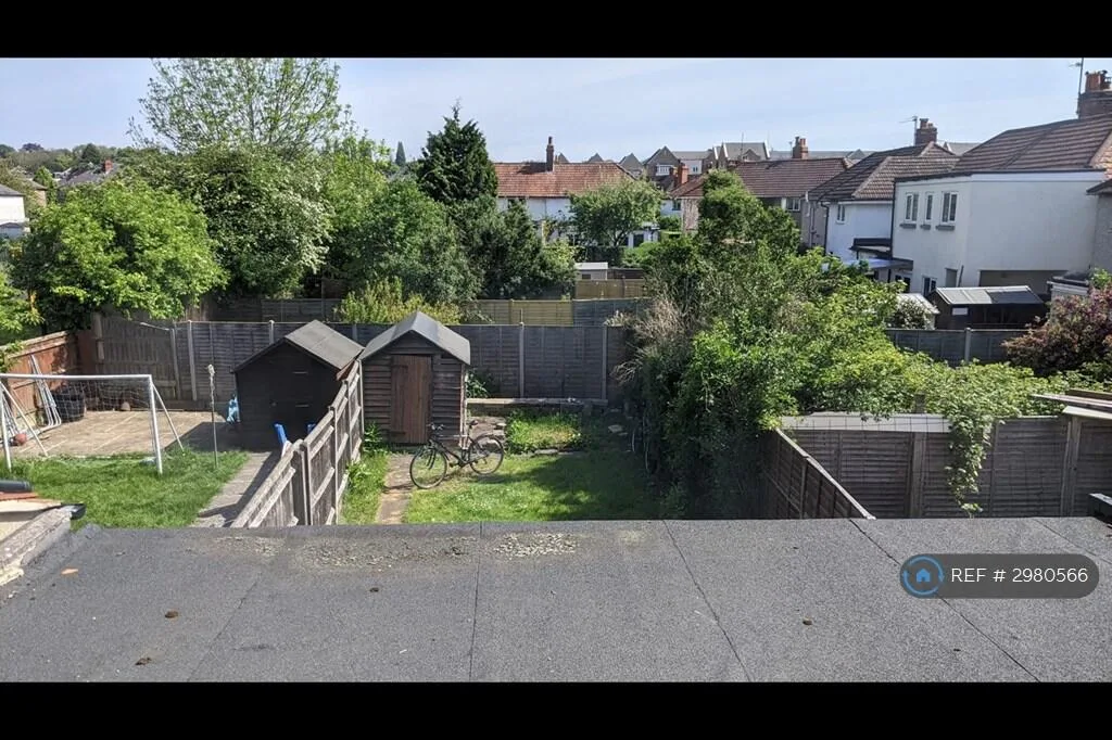 5 bedroom semi-detached house for rent