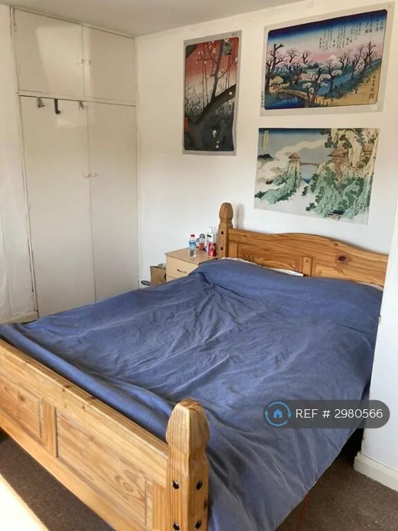 5 bedroom semi-detached house for rent
