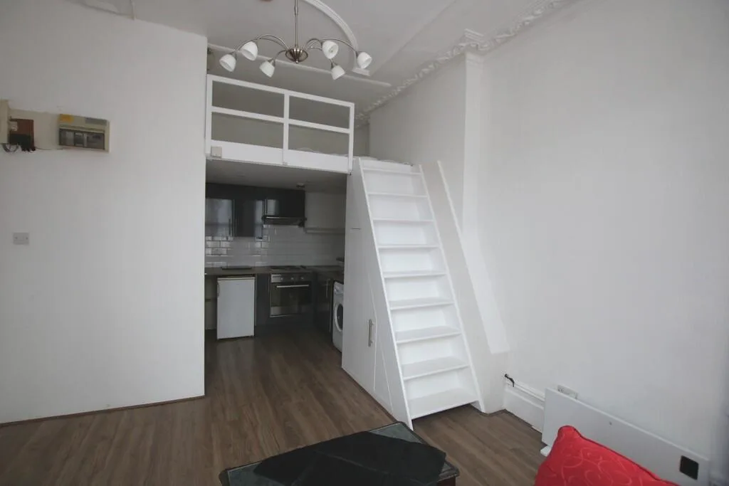 Studio flat for rent