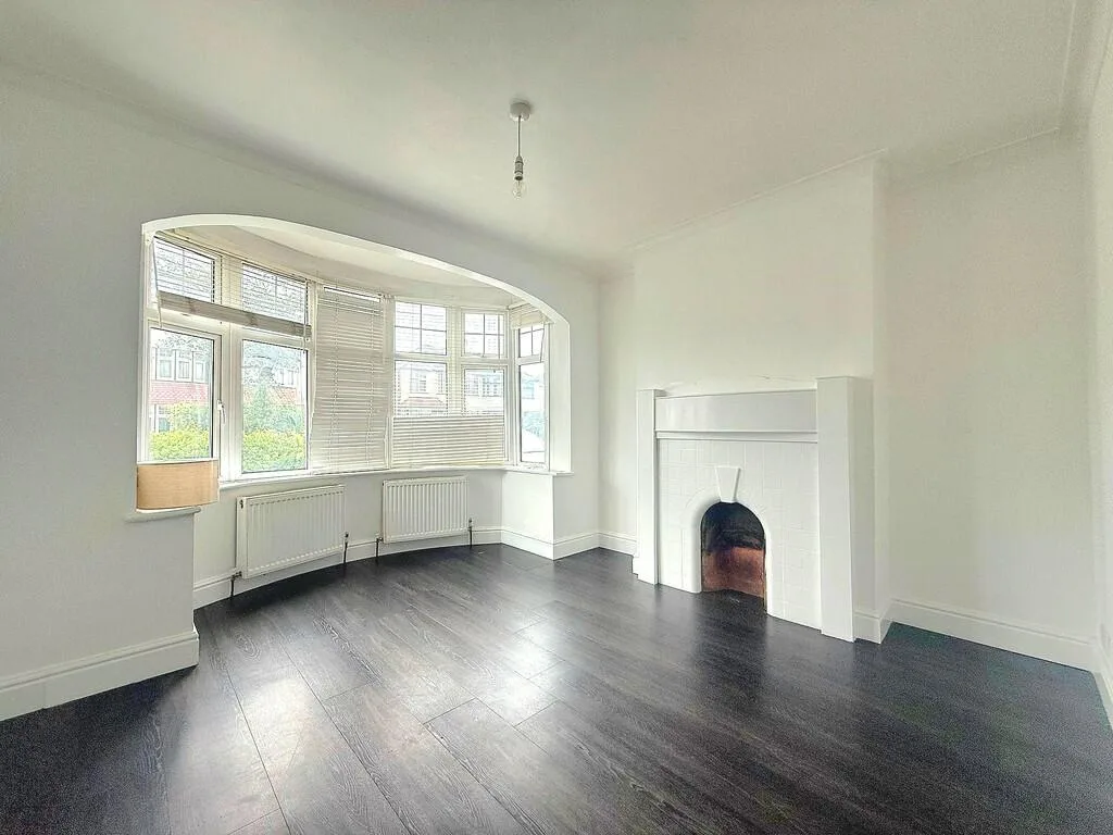 3 bedroom semi-detached house for rent