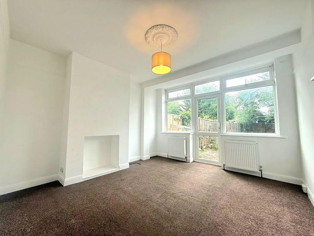 3 bedroom semi-detached house for rent