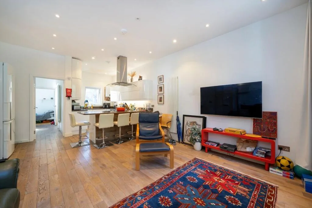 3 bedroom flat for rent
