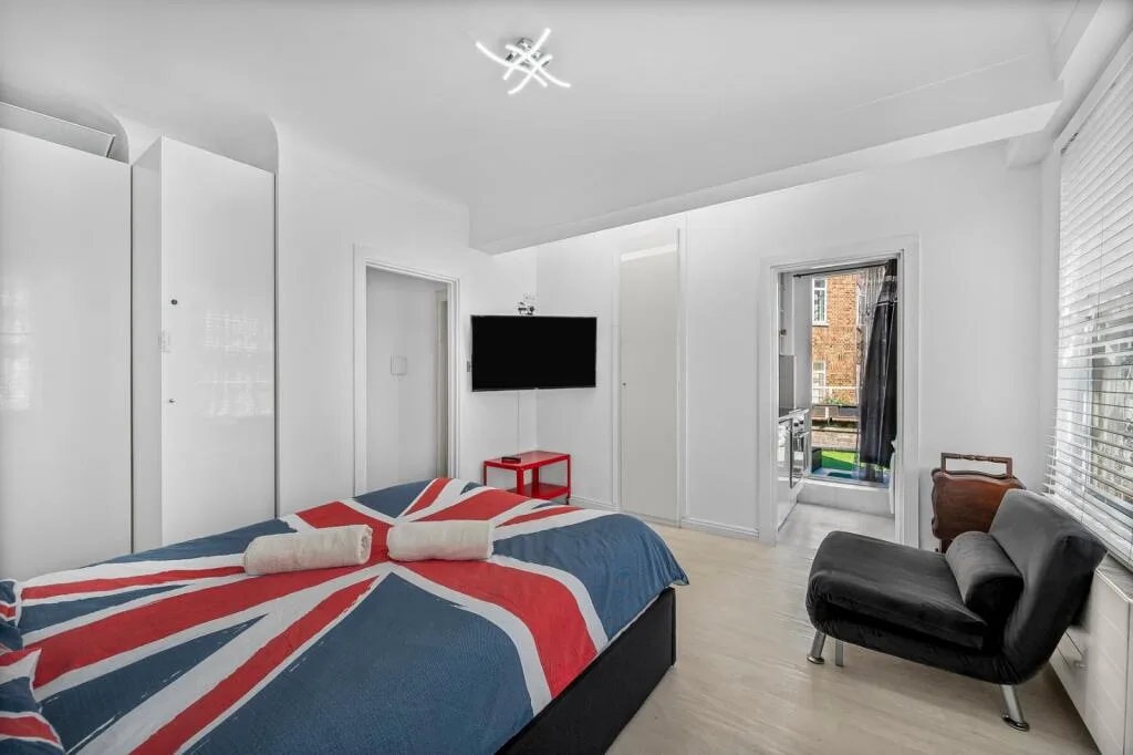 Studio flat for rent
