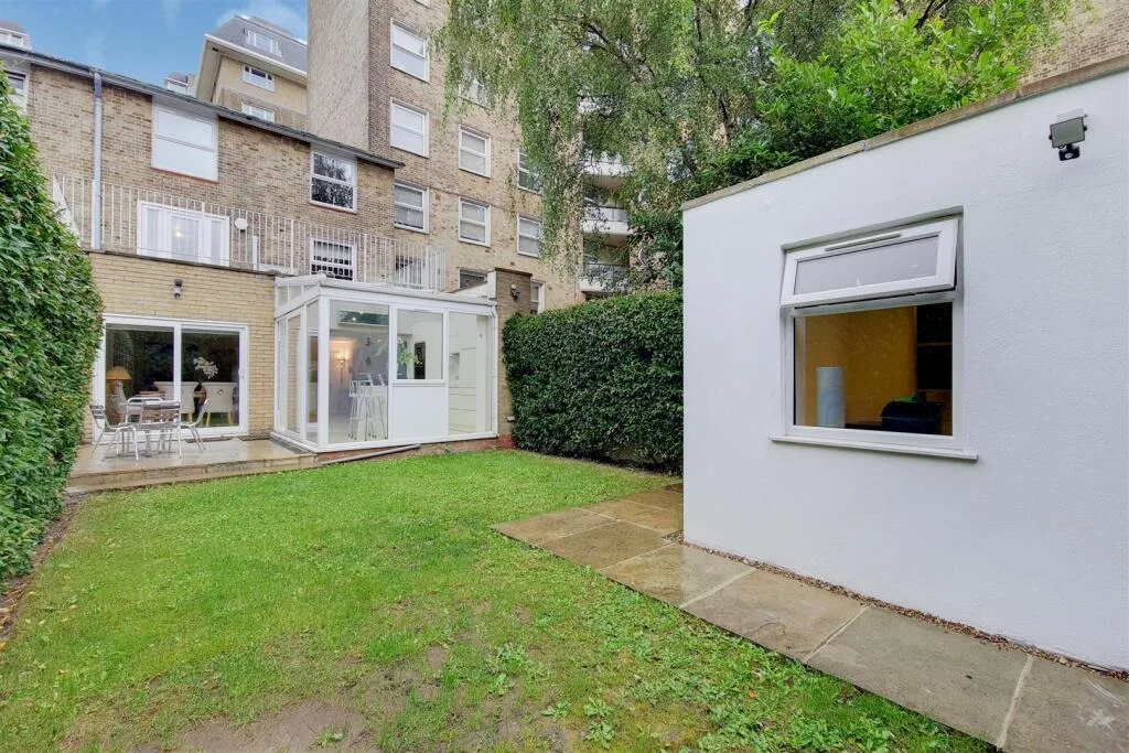 4 bedroom terraced house for rent