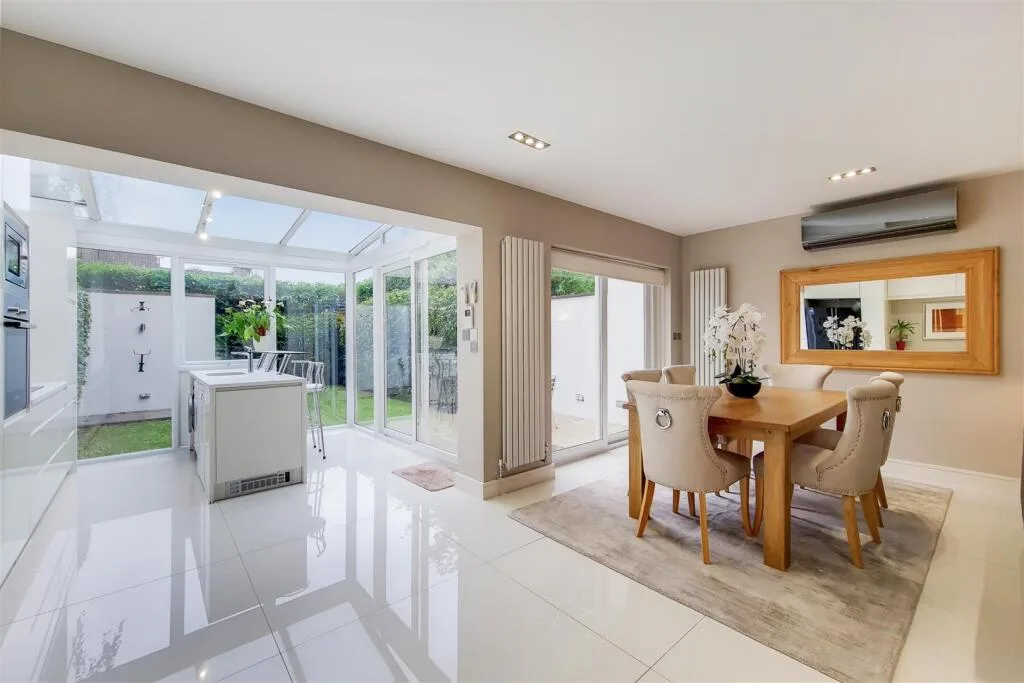 4 bedroom terraced house for rent